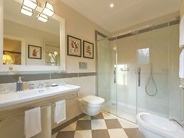 Belvilla by OYO Villa Arnia