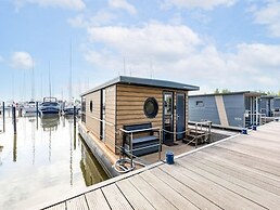 Comfortable Houseboat in Marina Volendam