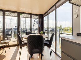 Comfortable Houseboat in Volendam Marina
