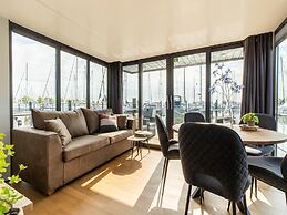 Houseboat in Volendam Marina