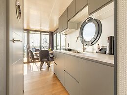 Houseboat in Volendam Marina