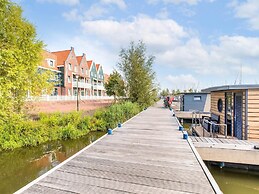 Houseboat in Volendam Marina