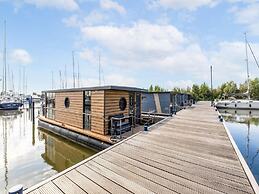 Houseboat in Volendam Marina