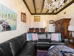 Lovely Holiday Home From 1761 With Contemporary Comfort