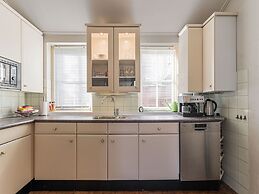 Lovely Holiday Home From 1761 With Contemporary Comfort