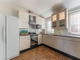 Lovely Holiday Home From 1761 With Contemporary Comfort