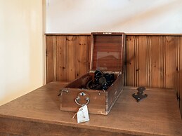 Lovely Holiday Home From 1761 With Contemporary Comfort