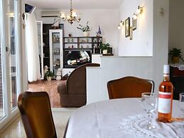 Apartments Boro - Three Bedroom Apartment With Sea View