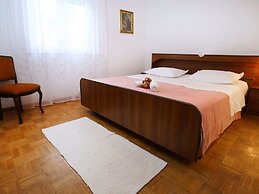 Apartments Boro - Three Bedroom Apartment With Sea View