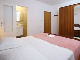 Apartments Boro - Three Bedroom Apartment With Sea View