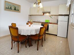 Apartments Boro - Three Bedroom Apartment With Sea View