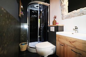 Atelier House With hot tub