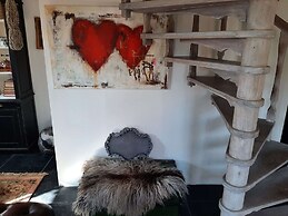 Unique Atelier House With Hottub Next to Pieterpad