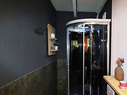 Unique Atelier House With Hottub Next to Pieterpad