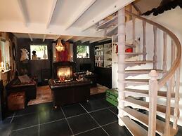Unique Atelier House With Hottub Next to Pieterpad