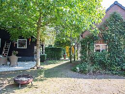 Unique Atelier House With Hottub Next to Pieterpad