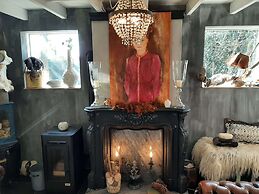 Atelier House With hot tub