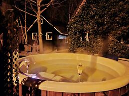Unique Atelier House With Hottub Next to Pieterpad