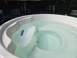 Unique Atelier House With Hottub Next to Pieterpad