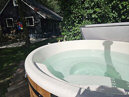 Unique Atelier House With Hottub Next to Pieterpad
