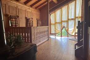 Belvilla by OYO Hilltop Chalet in Lamon With Views