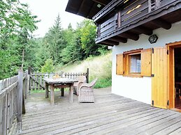 Belvilla by OYO Hilltop Chalet in Lamon With Views