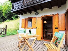 Belvilla by OYO Hilltop Chalet in Lamon With Views