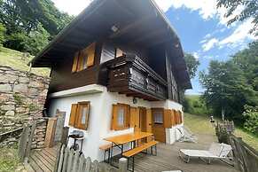 Belvilla by OYO Hilltop Chalet in Lamon With Views