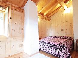 Belvilla by OYO Hilltop Chalet in Lamon With Views