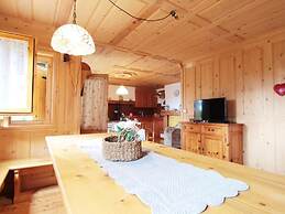 Belvilla by OYO Hilltop Chalet in Lamon With Views