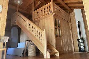 Belvilla by OYO Hilltop Chalet in Lamon With Views