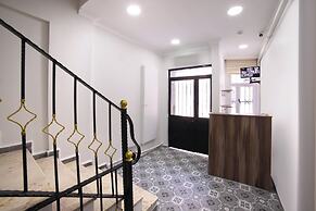 Seven Roses Apart Hotel