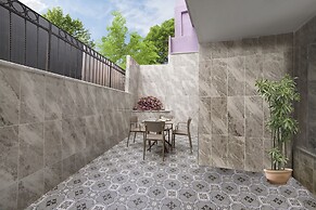 Seven Roses Apart Hotel