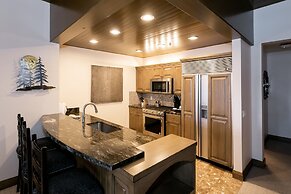 Premium Luxury Three Bedroom Suite with Hot Tub 3 Apartment Hotel by R