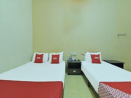 OYO 90702 Empire Inn 1