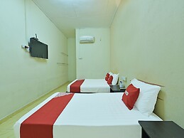 OYO 90702 Empire Inn 1