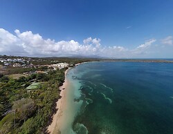 Tropical Breeze Escapes Couples Studio