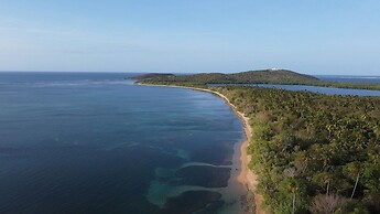 Tropical Breeze Escapes Couples Studio