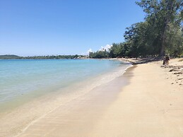 Tropical Breeze Escapes Couples Studio