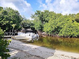 Tropical Breeze Escapes Couples Studio