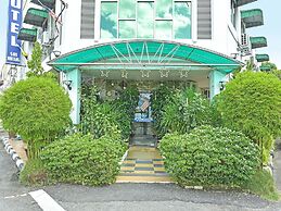 OYO 89845 Hotel Sri Bintang