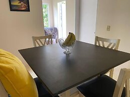 Lovely 2 Bedroom Apt 4 Warm, Cosy, Comfortable