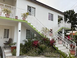 Lovely 2 Bedroom Apt 4 Warm, Cosy, Comfortable