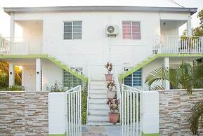 Lovely 2 Bedroom Apt 4 Warm, Cosy, Comfortable