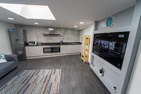 Fully Serviced Studio Available Close to the City