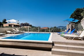 Bluemoments Naum Nikiana