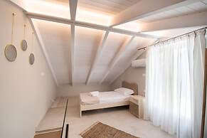 Bluemoments Naum Nikiana