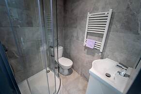 Spacious Comfortable Studio Near the University