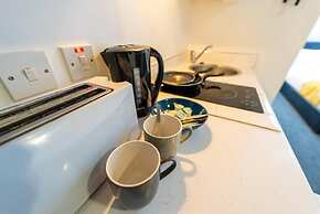 Spacious Comfortable Studio Near the University