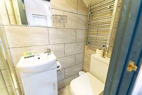 Spacious Comfortable Studio Near the University